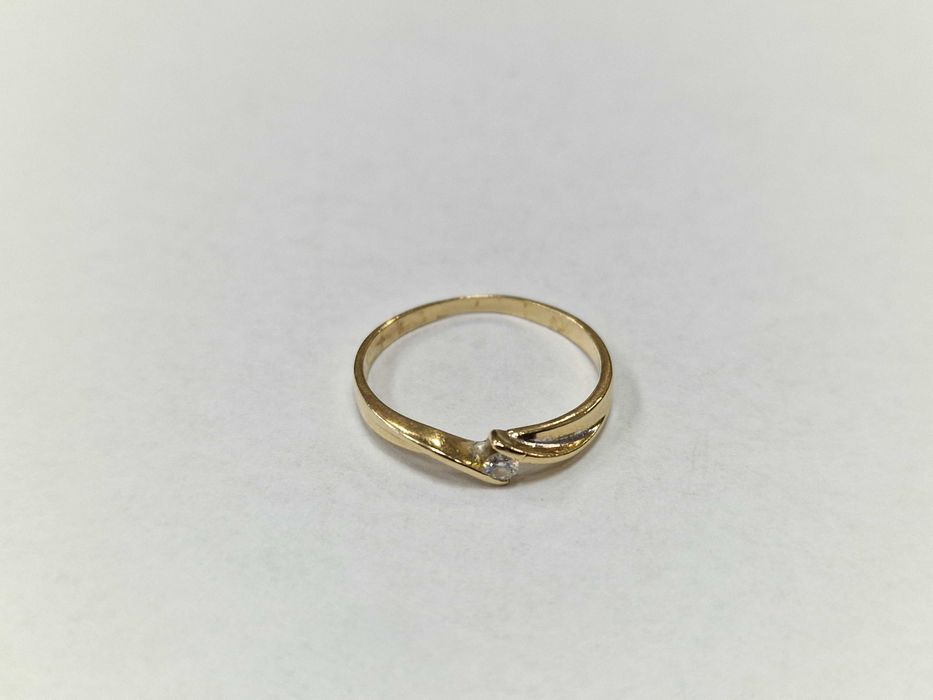Złoty pierścionek damski/ 585/ 1.52 gram/ R15/ DIA 0.04 CT