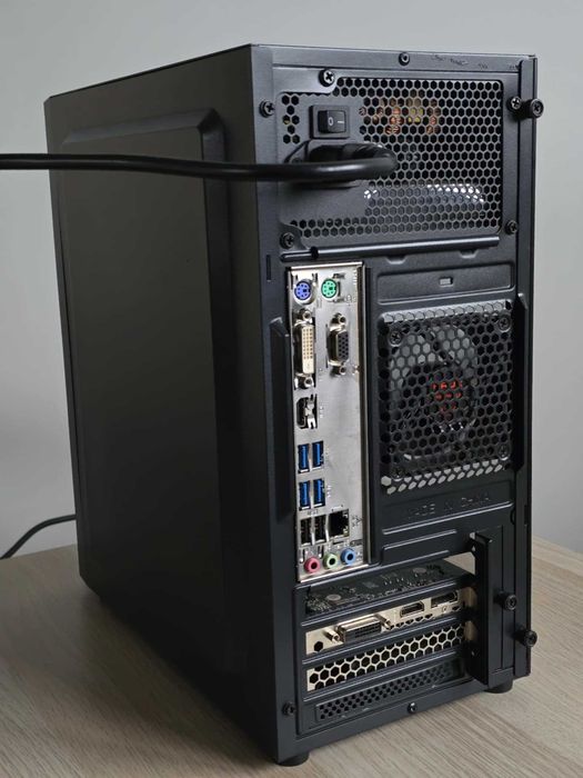 Komputer gamingowy (AMD Ryzen 3 3100, GTX 1650 Super, RAM 8GB, SSD)
