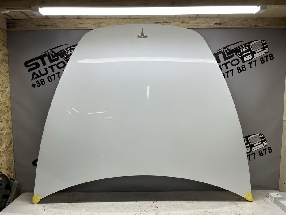 Капот Tesla Model 3 Highland