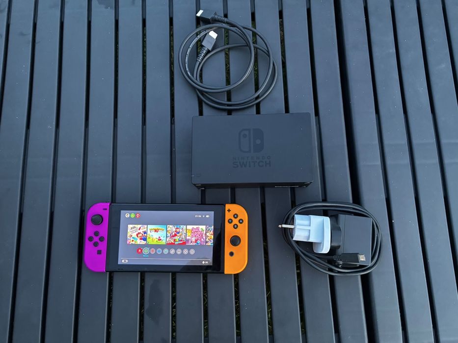 Nintendo Switch + microSD 128 GB – bardzo dobry stan