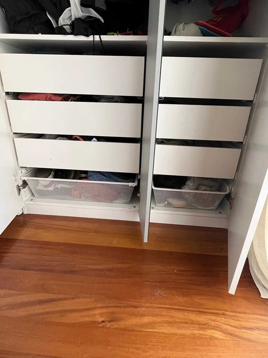 Vendo Roupeiro com 2 portas em branco - com espelho