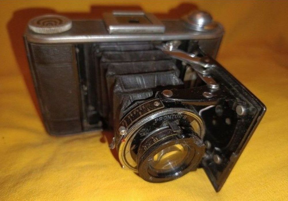 Фотоаппарат Киев-19. Фотокамера Voigtländer Virtus/Bessa-66. Кинокамера Кварц-5