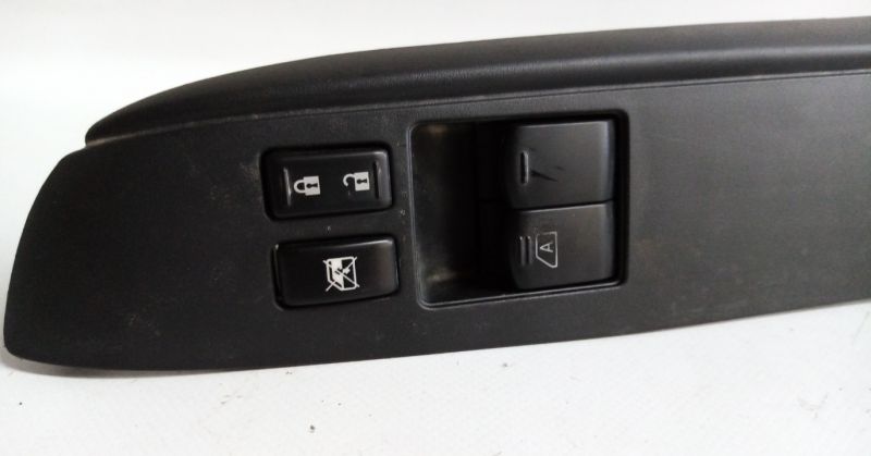 Comando / botão / interruptor vidros frente esquerdo NISSAN Note (E12)65122858810241121