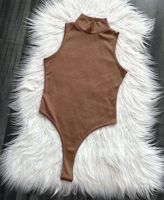 Prążkowane karmelowe body S 36