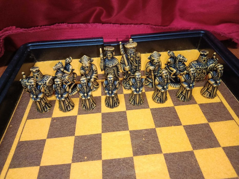 Jogo de Xadrez  Playbox (Anos 80) – Figurinas Chinesas