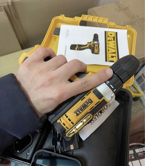 Шуруповерт DeWalt DCD680 12v 2Ah