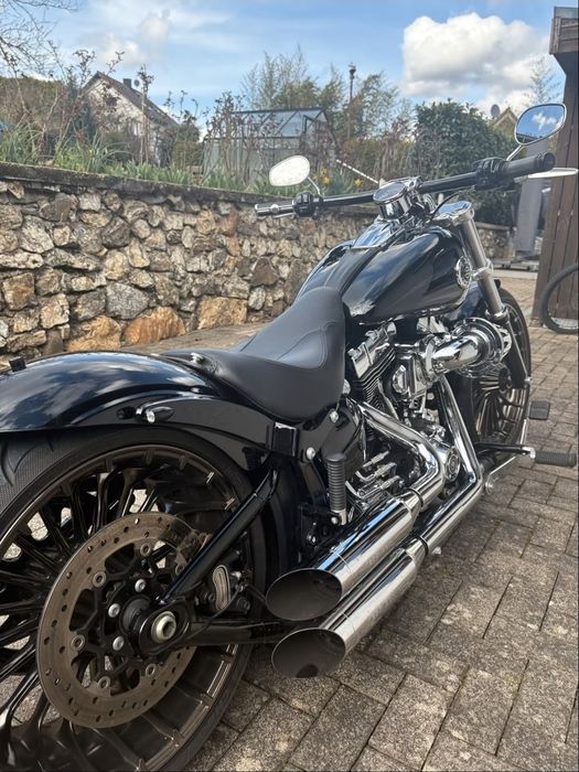 HARLEY Davidson Breakout