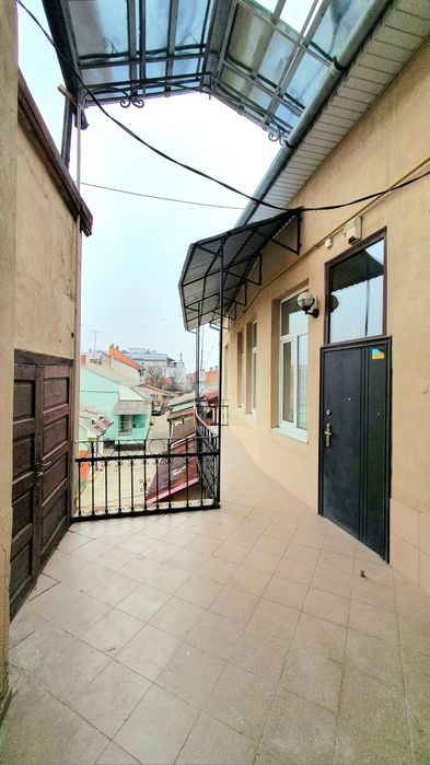 ПРОДАЖ ОФІСНОГО ПРИМІЩЕННЯ 69,1 м² в історичному центрі Мукачева