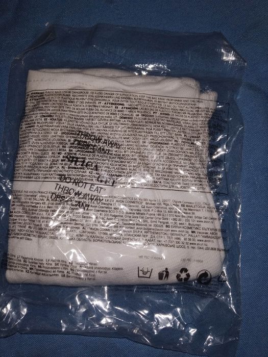 Nowe rękawiczki pielęgnacyjne do nawilżania rąk Avon