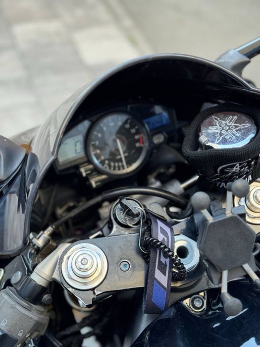Yamha yzf r1.