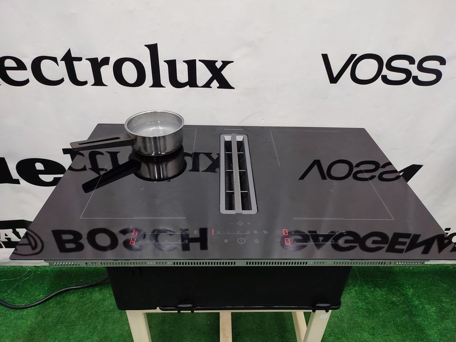 Індукційна варильна поверхня Grundig  з витяжкою 80 см