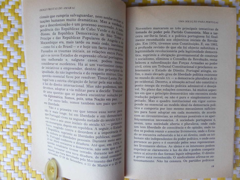 UMA SOLUÇÃO PARA PORTUGAL
de Diogo Freitas do Amaral