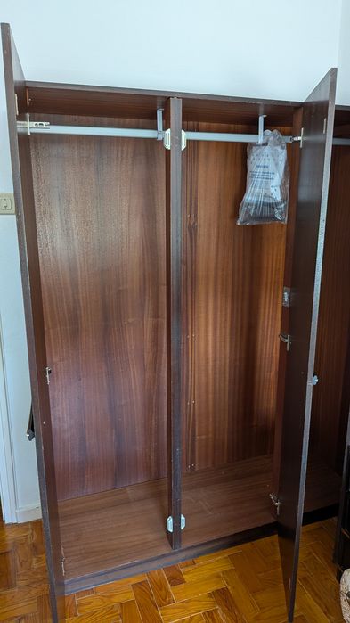 GRÁTIS Roupeiro + Mesinha de cabeceira