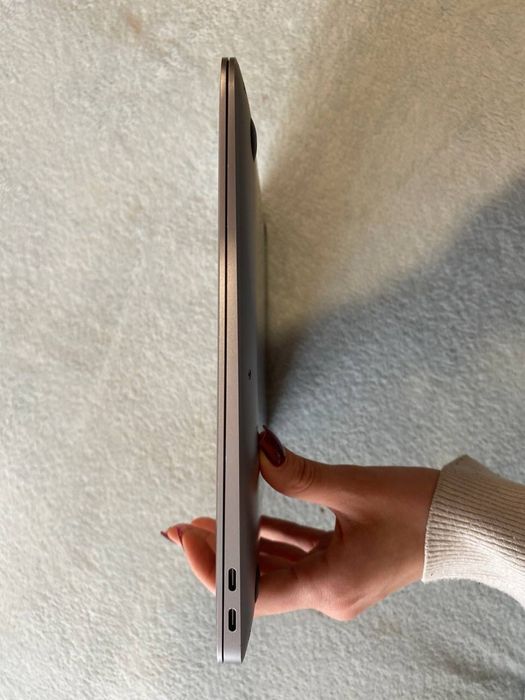 MacBook Air 2020/i7/16/512
