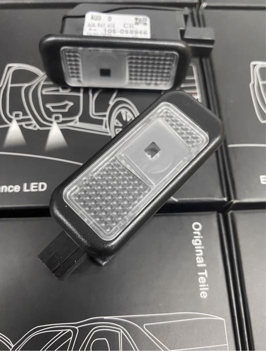 Плафон штатная Led подсветка двери Audi A6 A7 A3 A4 Q7 Q5 Q8
