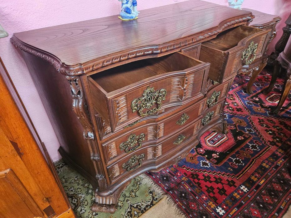 Cómoda antiga em madeira maciça - Restaurada