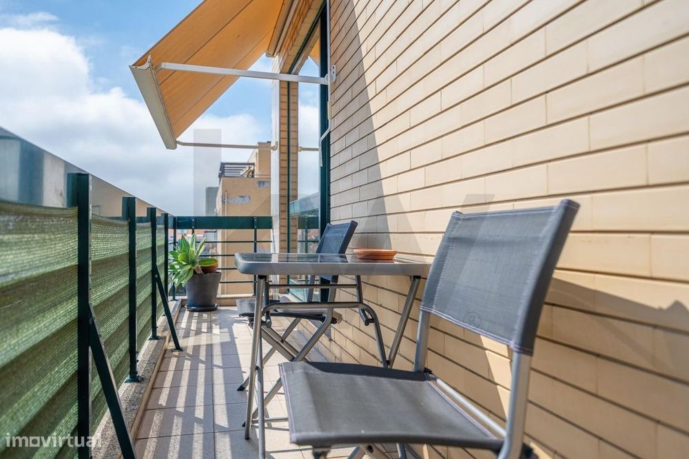 Apartamento T2 com varanda e garagem no Pinheiro Manso, Porto