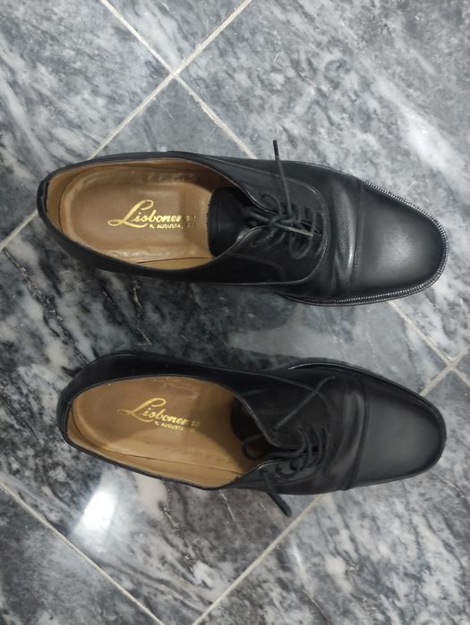 Sapatos pretos p/homem da Sapataria Lisbonense