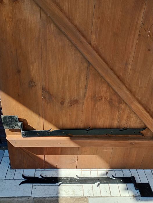 Ворота з лудкою в гараж