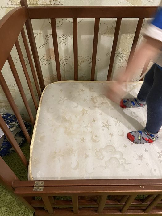 Дитяча краватка з маятником з матрасом