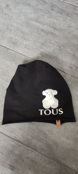 Czarna czapka damska.