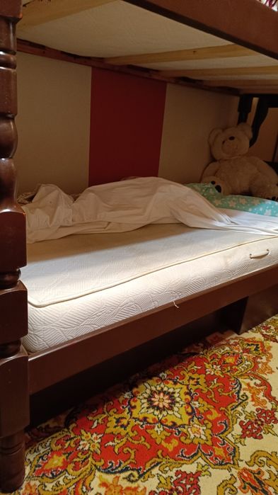 Кровать двухярусна продам