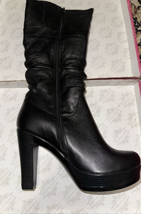 Взуття жіноче на підборах