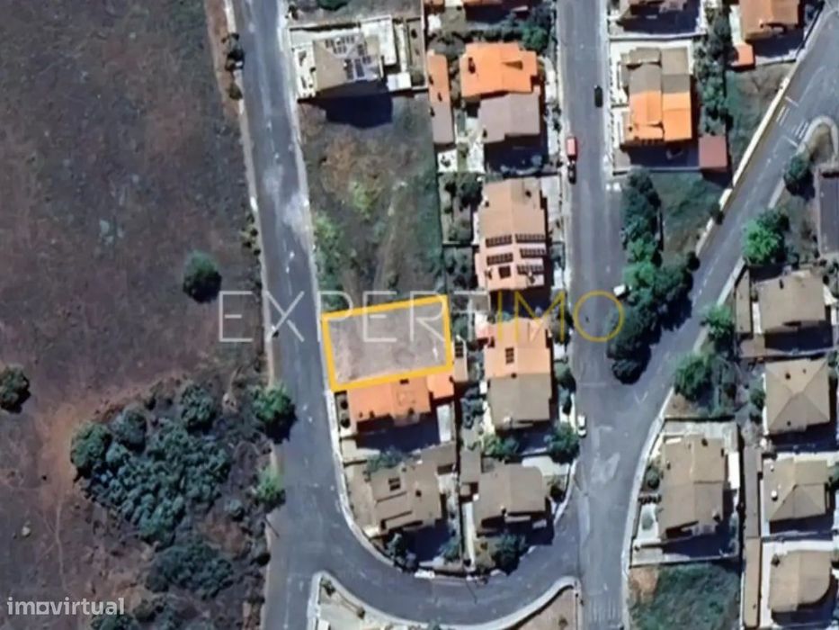 Terreno com 364m² para Construção de Moradia Geminada - Bragança