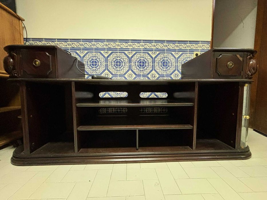 Móvel de Mogno em Estado Usado