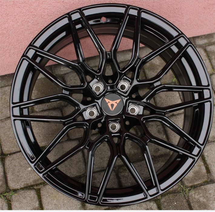 Fabrycznie nowe felgi aluminiowe Audi A4 B8 B9 Q3 Q5 VW 18 5x112 et30