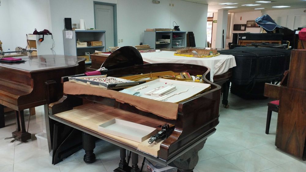 Restauro e Reparação de Pianos / Piano Restoration and Repair