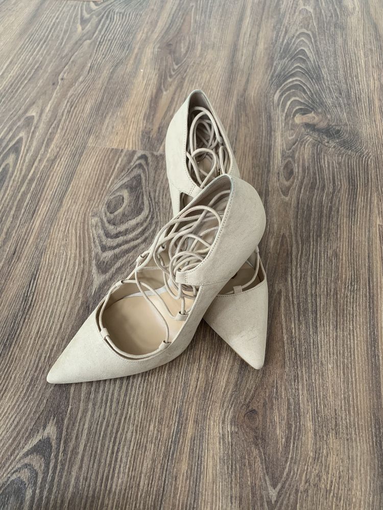 Sapatos beges store