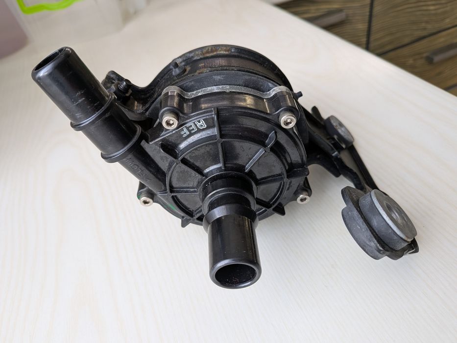 Додатковий водяний насос Hyundai Ioniq 5 369000EKM0