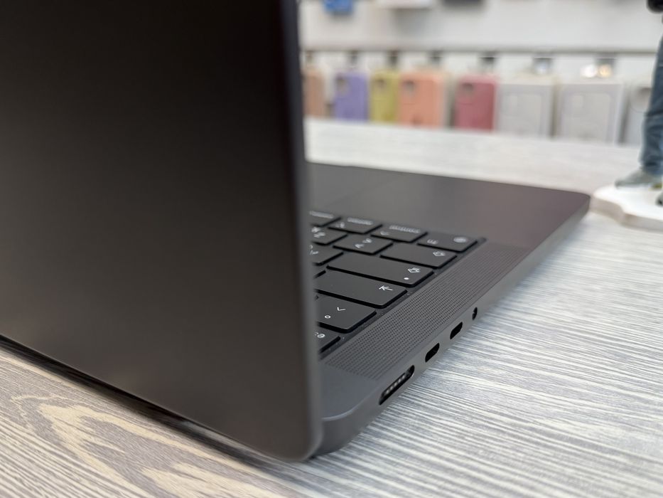 MacBook Pro 14  M4 / RAM 16 / SSD 512 GB / GPU 10 / CPU 10 / Space Black / 2024 / MDM