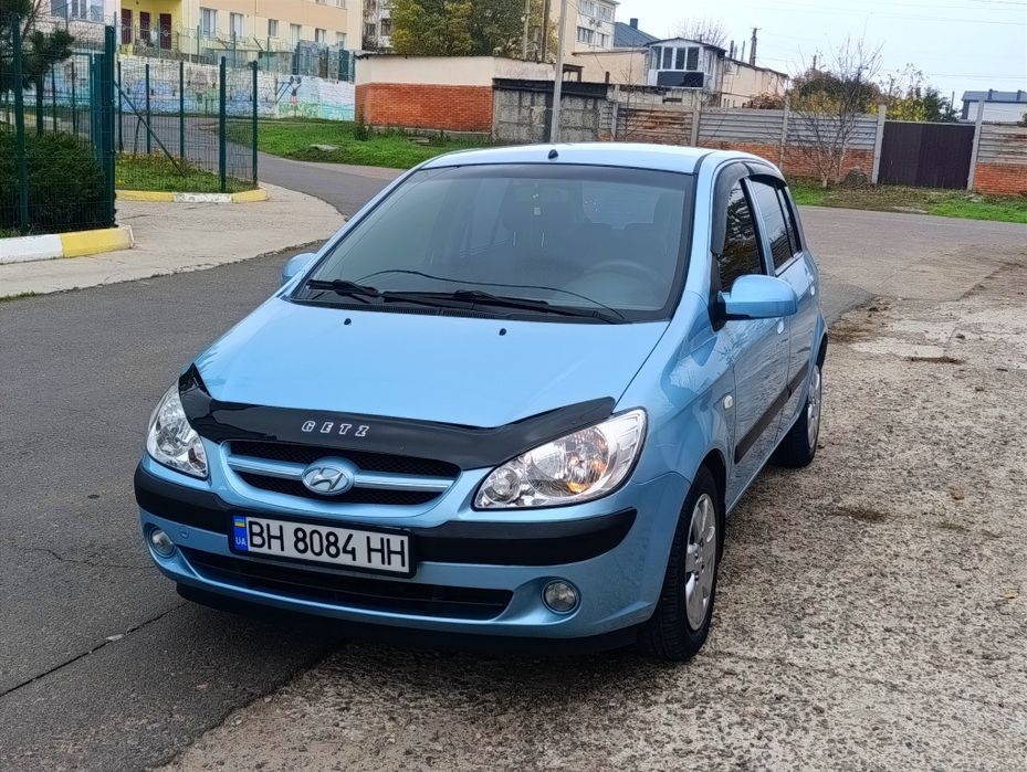 Продам hyundai getz 2008 год 1.4 газ бензин Автомат по машине делать ничего не надо сел поехал всё работает мотор масло не берет работает четко коробка без нареканий ходовая всё сделано тормозные диски новые колодки новые четыре стеклоподъёмника кондиционер сигнализация продажа с переоформлением по всем вопросам звоните спрашивайте