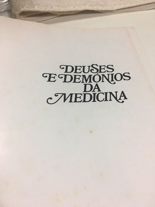 Livro Deuses e Demónios da Medecina