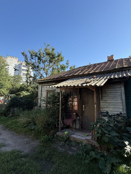 Продам частину будинку+ 2.5 соткі землі  вул Гетьмана Полуботка