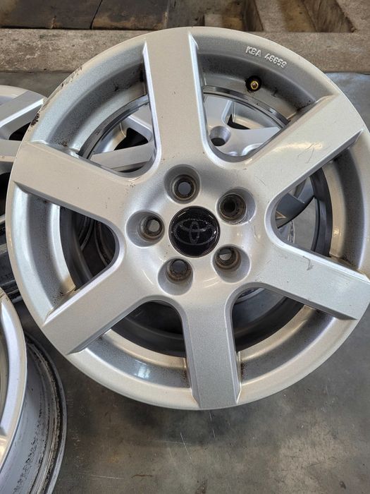 Felgi aluminiowe r 15 toyota 5 x 100