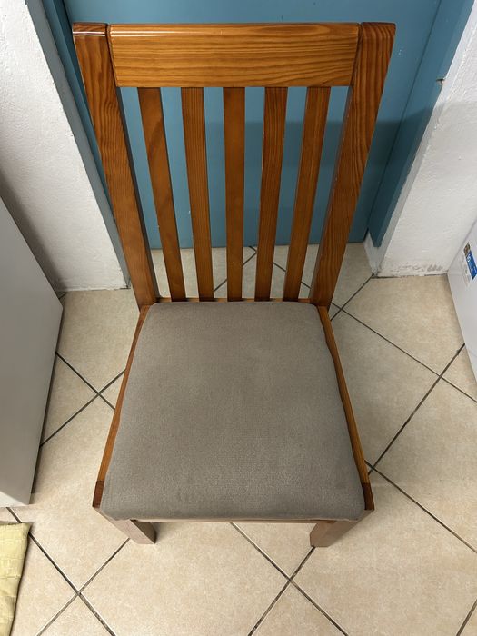 Cadeiras  de madeira