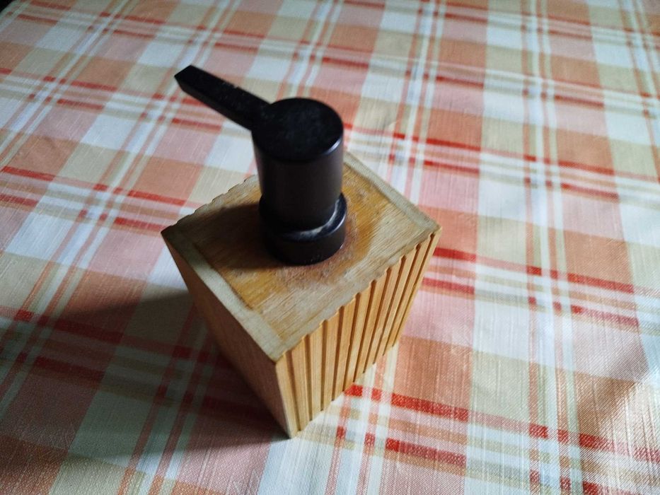 Dozownik do mydła Bamboo Jotta, z bambusowego drewna,