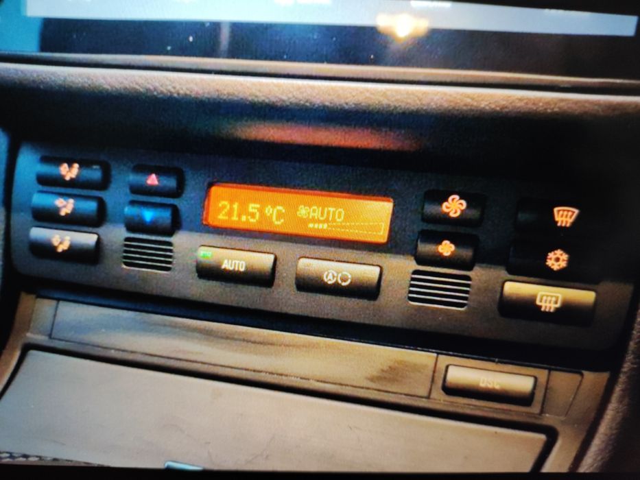 Suporte p/ realocar o modulo AC do BMW SERIE 3, E46, M3.