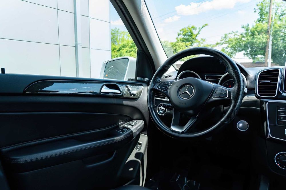 Mercedes-Benz GLE 300      2016