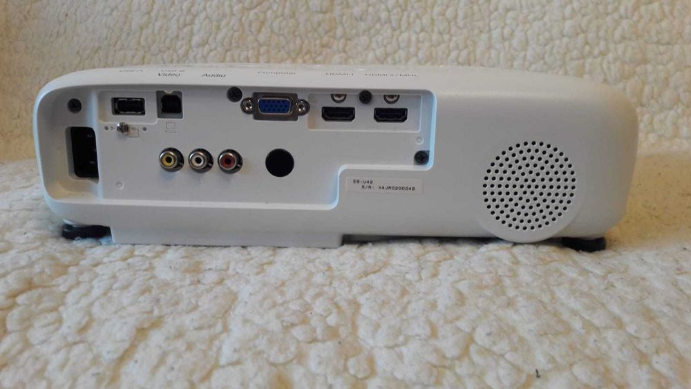 Projektor EPSON EB-U42