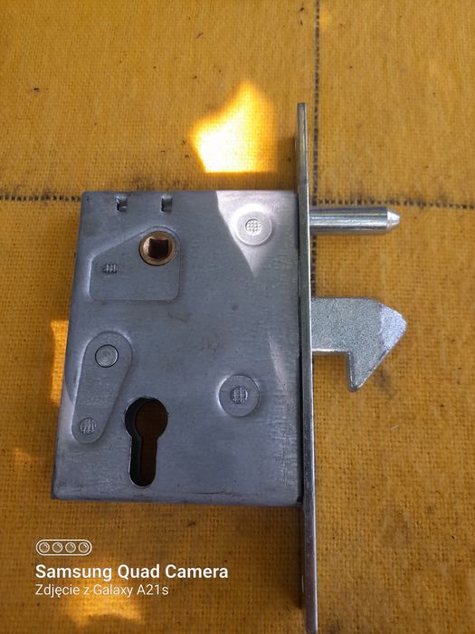 Zamek bramy hakowy i patentowy hakowy furtki.