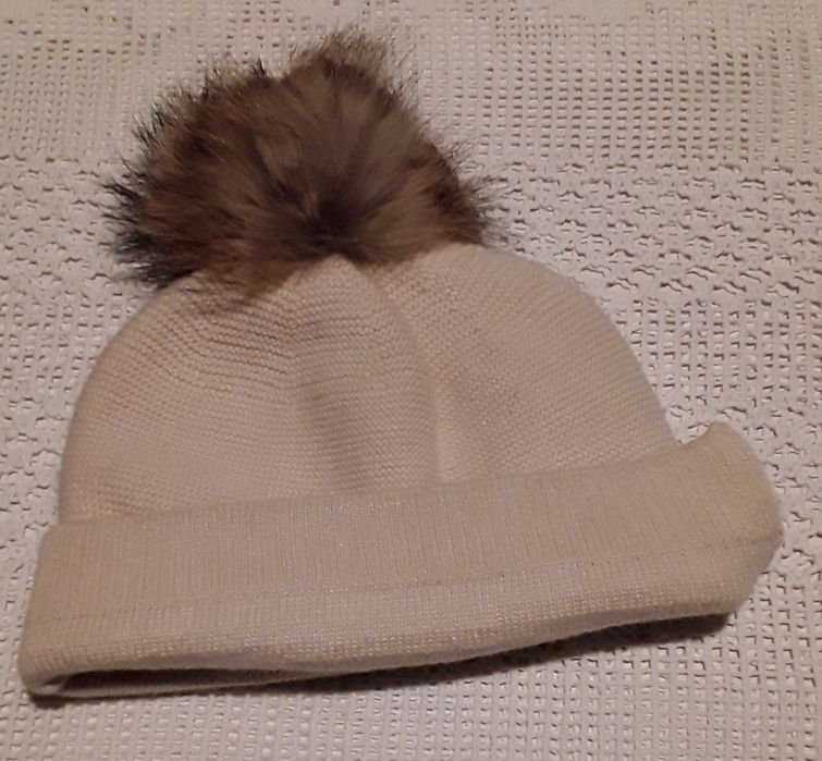 Gorro creme com pompom