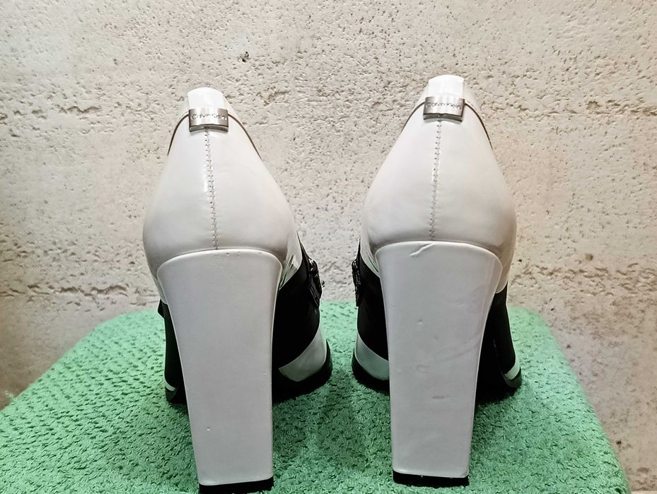 Czółenka na słupku CALVIN KLEIN r.38 skóra stan bardzo dobry