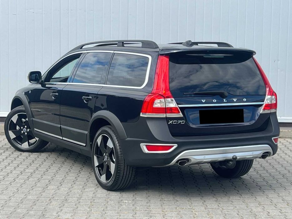 2016  Volvo    XC 70