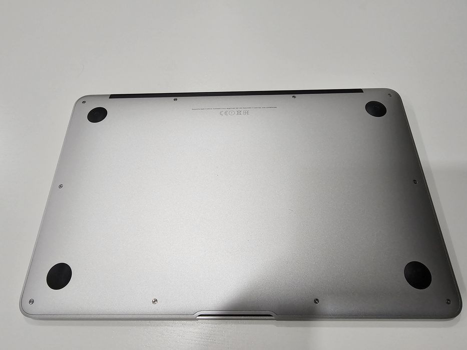 MacBook Air 11” (Início 2015) – Totalmente funcional + carregador orig
