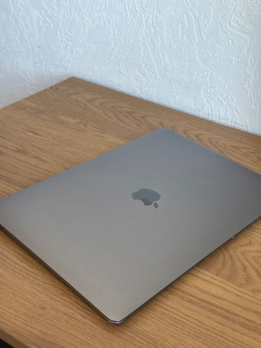 MacBook Air 13" 2019 Retina / Intel i5 / 8GB