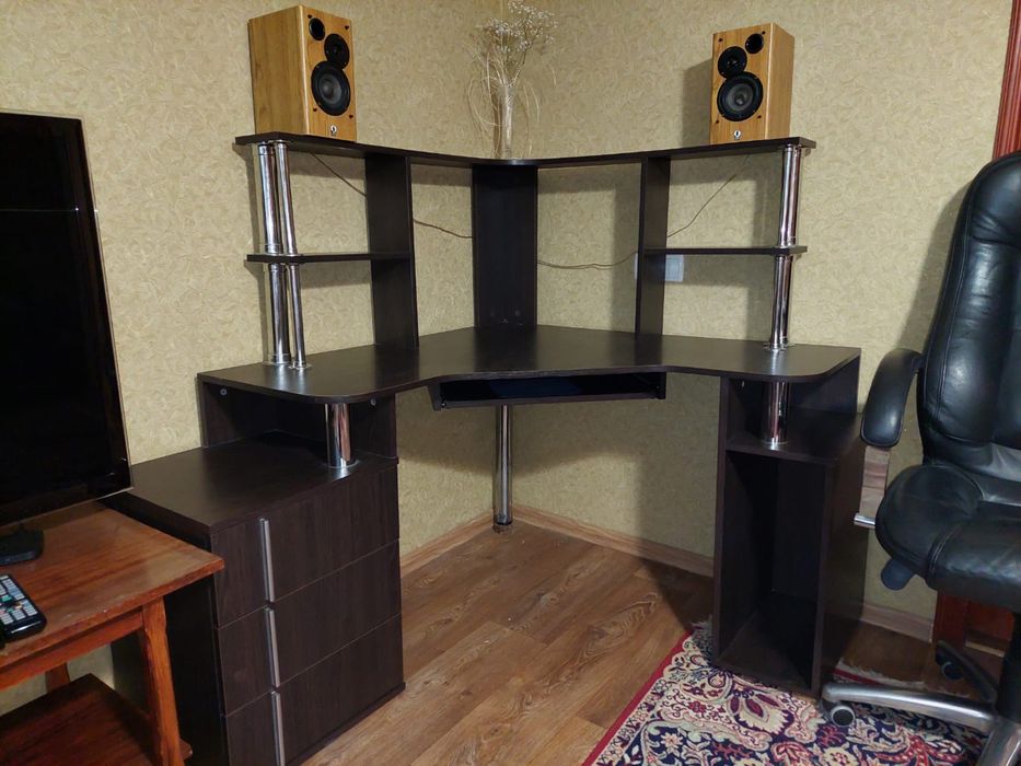Стол компьютерный